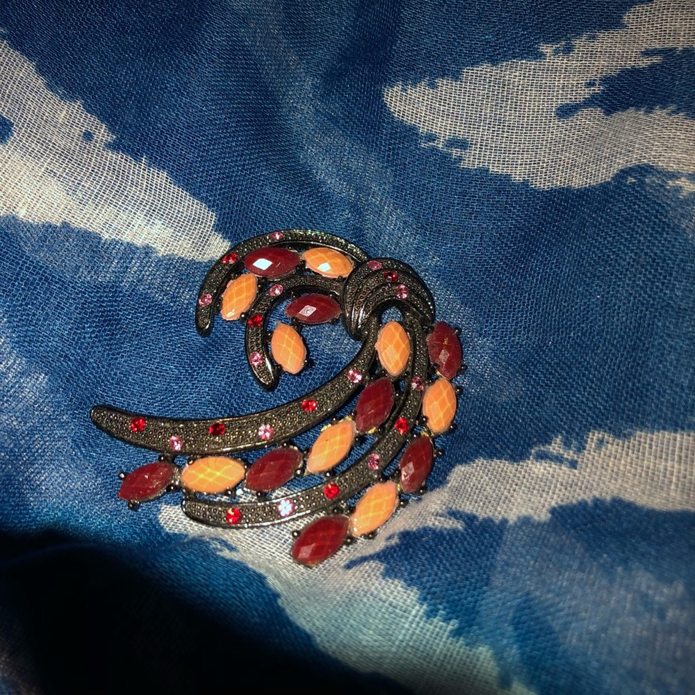 40 Style Brooch